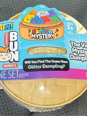 Squishy Bun Rainbow Mystery
Dumpling Series 3 | NWT